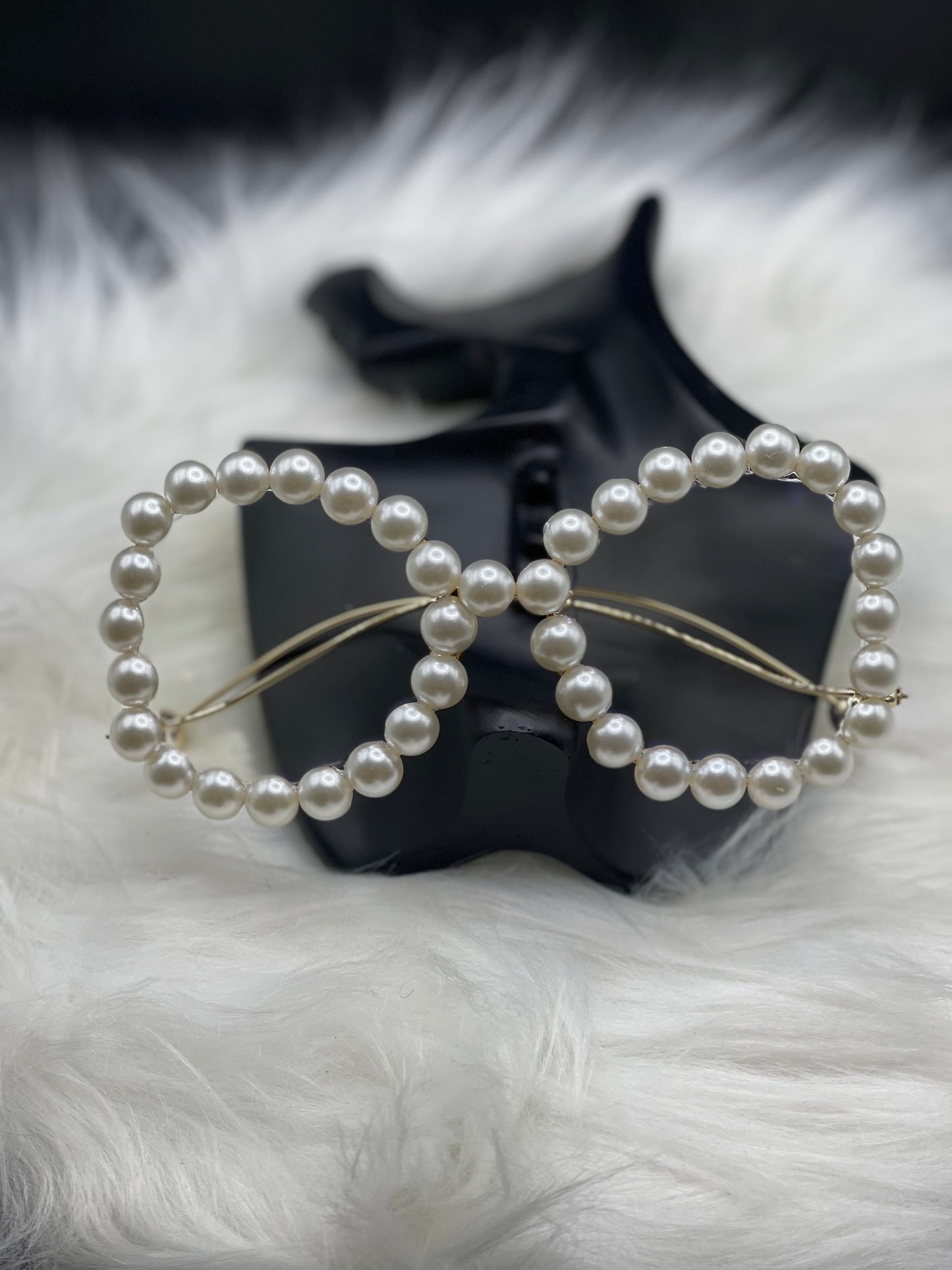 Oversized Pearl Frames